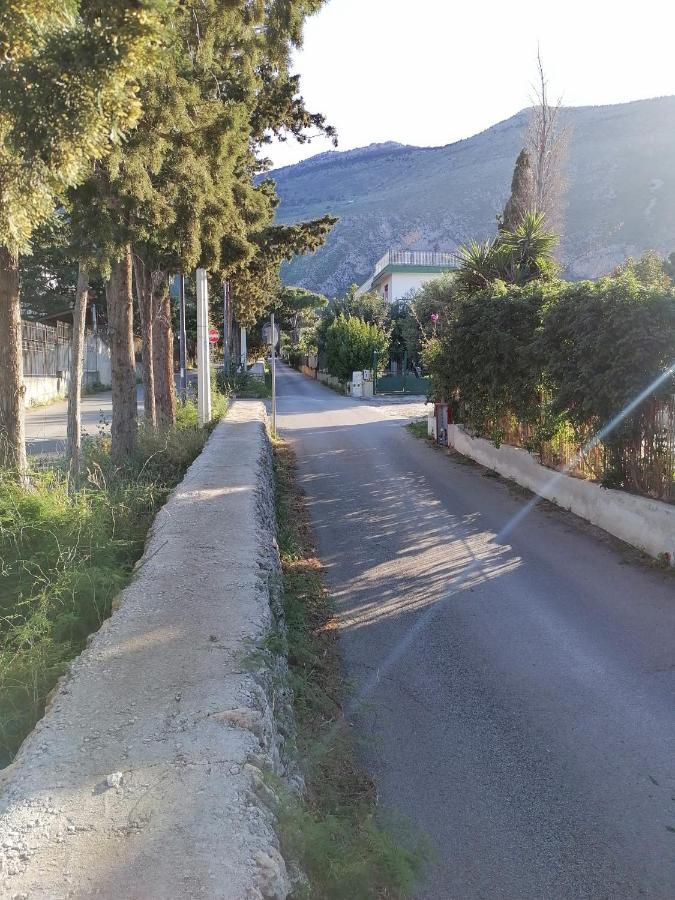 Camera Vicino L'Aeroporto Di Palermo 卡里尼 外观 照片