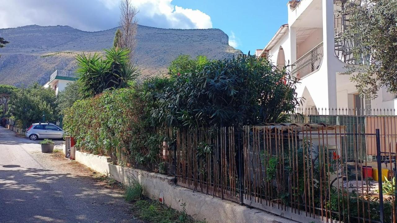Camera Vicino L'Aeroporto Di Palermo 卡里尼 外观 照片
